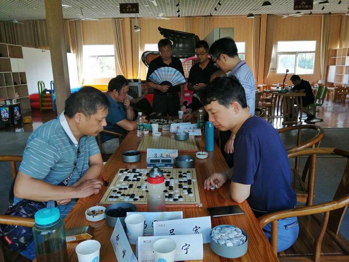 围棋热血智战，脑力碰撞的魅力展现